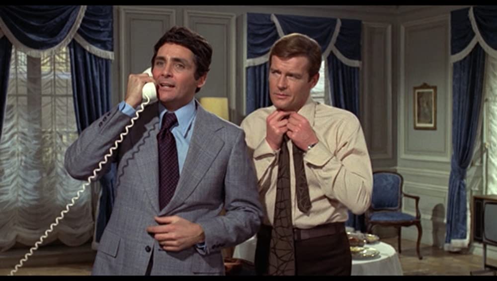 「007／死ぬのは奴らだ」ロジャー・ムーア & デビッド・ヘディソンの画像