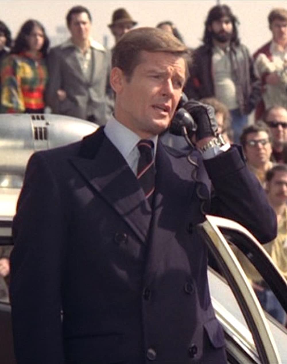 「007／死ぬのは奴らだ」ロジャー・ムーアの画像