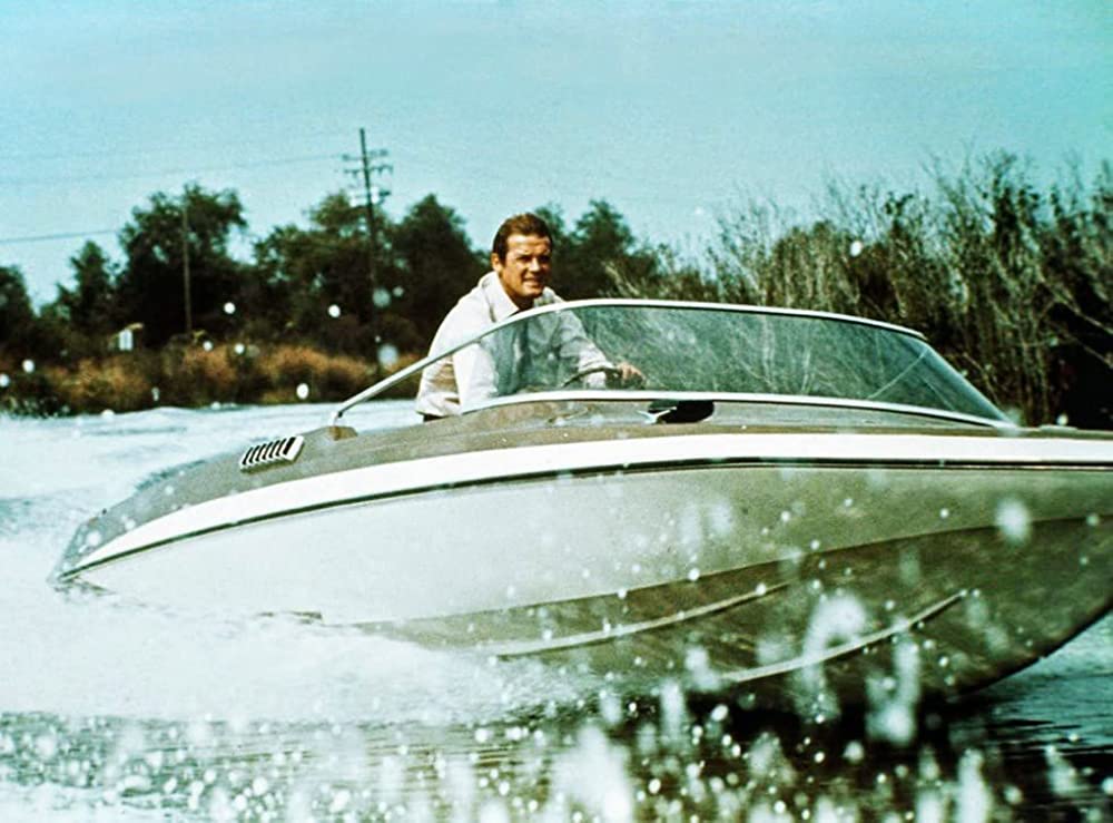 「007／死ぬのは奴らだ」ロジャー・ムーアの画像