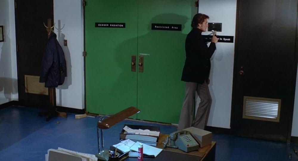 インベージョン・オブ・ザ・ビー・ガールズ〜蜂女〜の画像