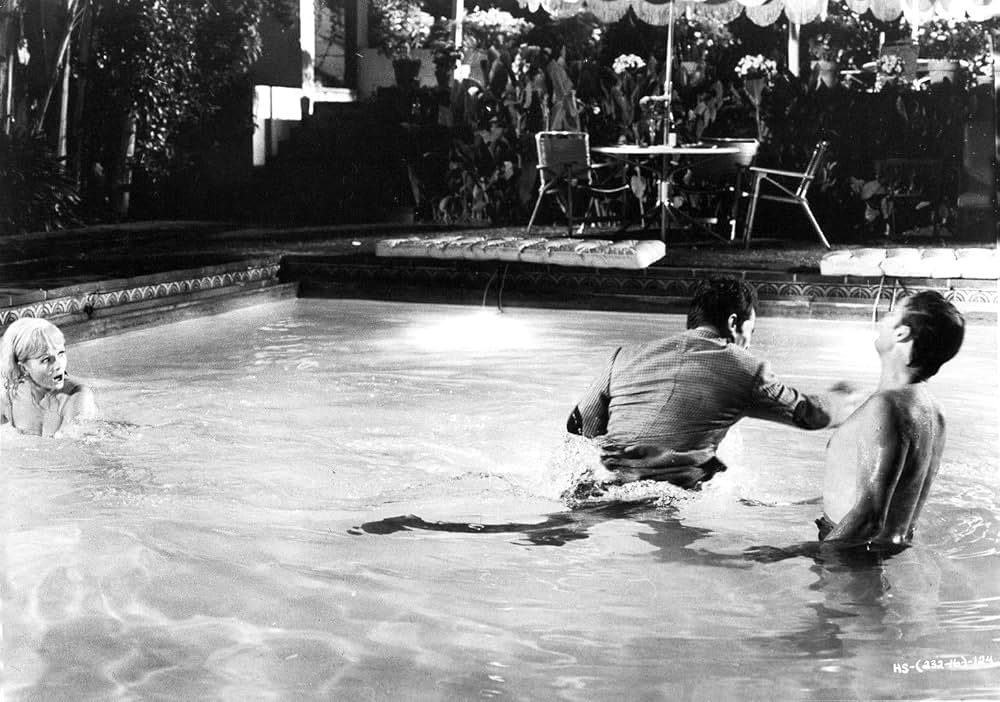 水色のビキニのマドモアゼルの画像