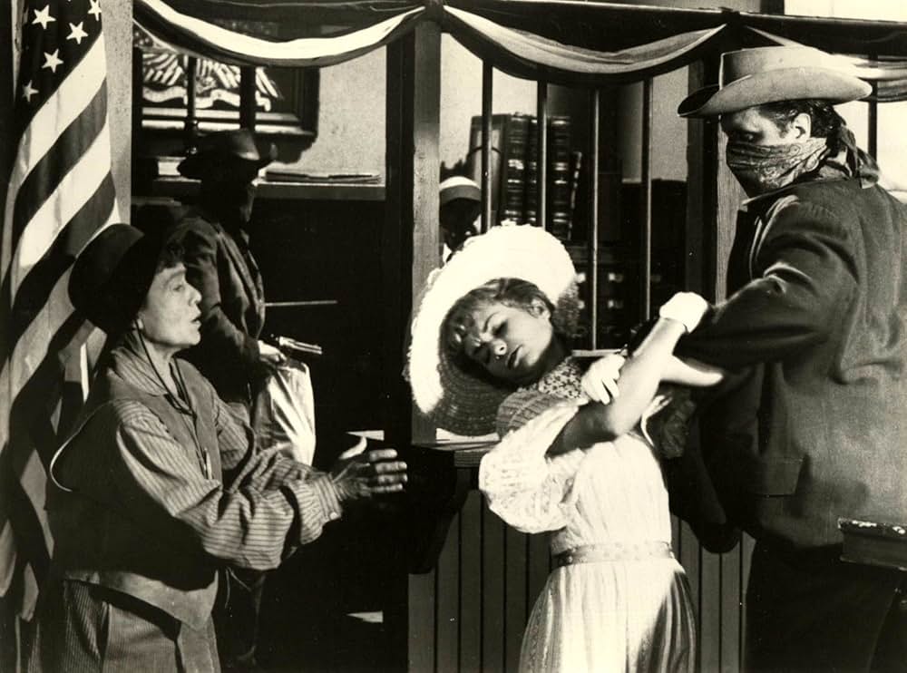 ママは二挺拳銃の画像