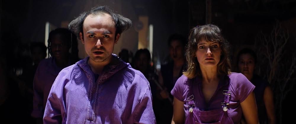 プリーズ・ドント・デストロイ: 霧の山のお宝を探せ!の写真