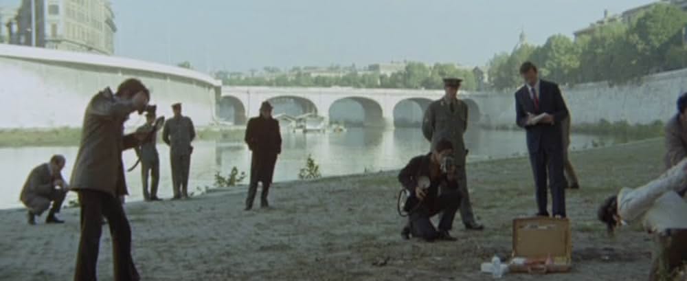 黒い警察の画像