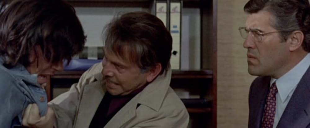 黒い警察の画像