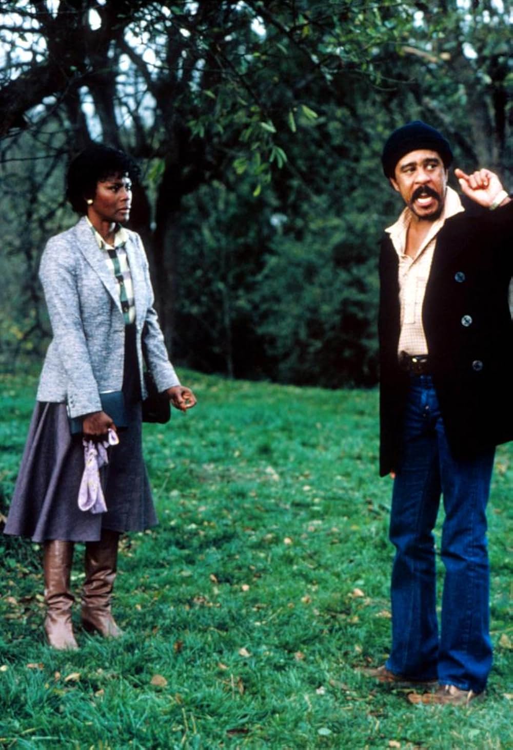 おんぼろバスと8人の子供たちの画像