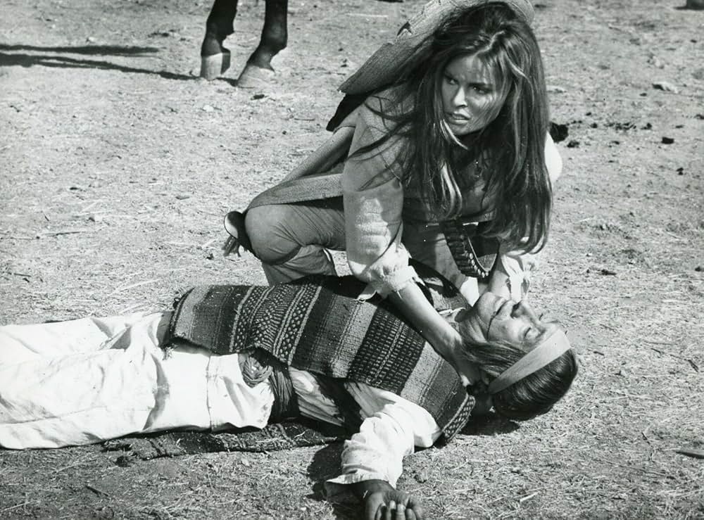 100挺のライフルの画像