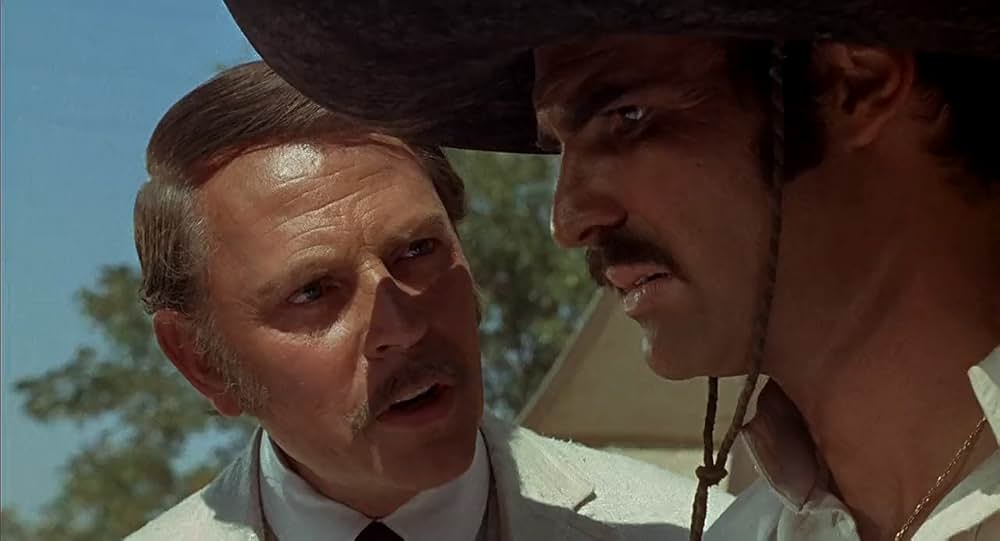 100挺のライフルの画像