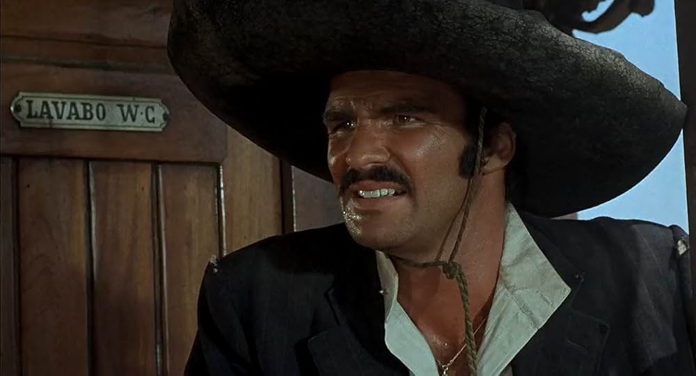 100挺のライフルの画像