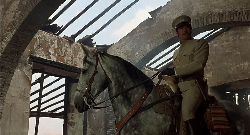 100挺のライフルの画像