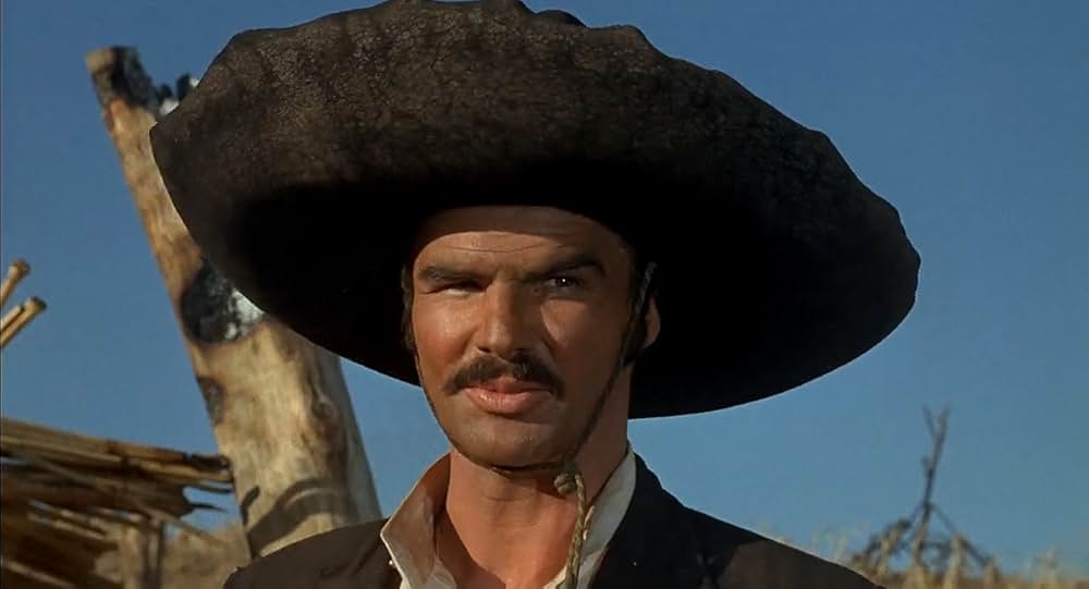 100挺のライフルの画像