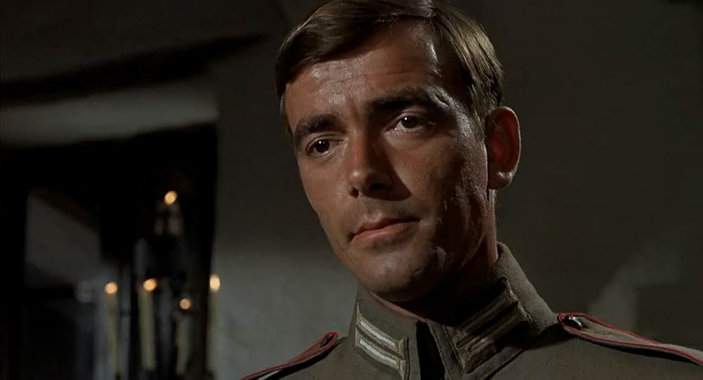 100挺のライフルの画像