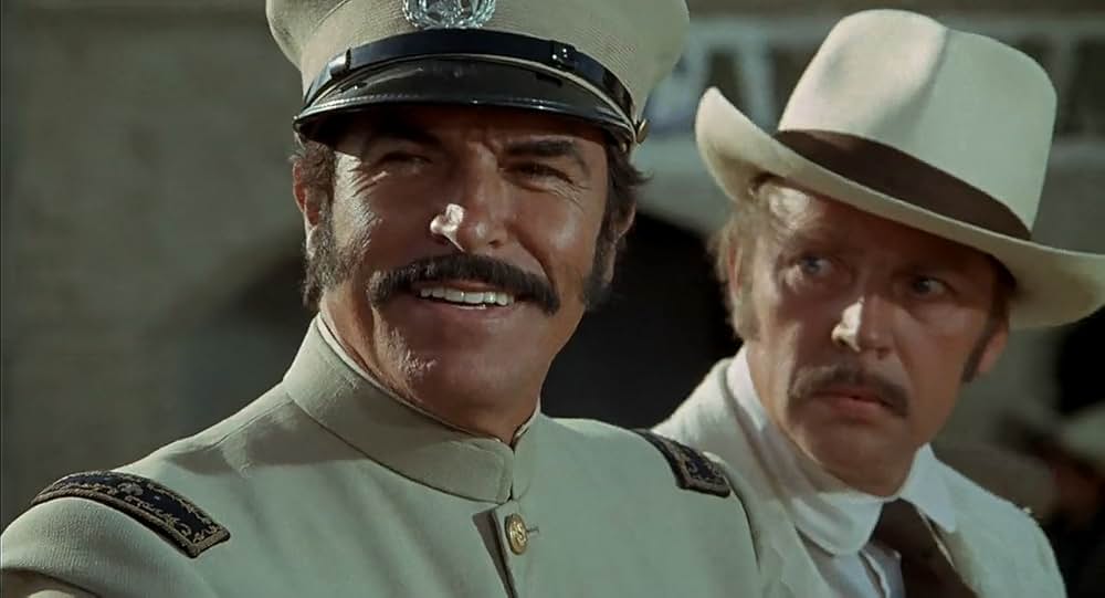 100挺のライフルの画像