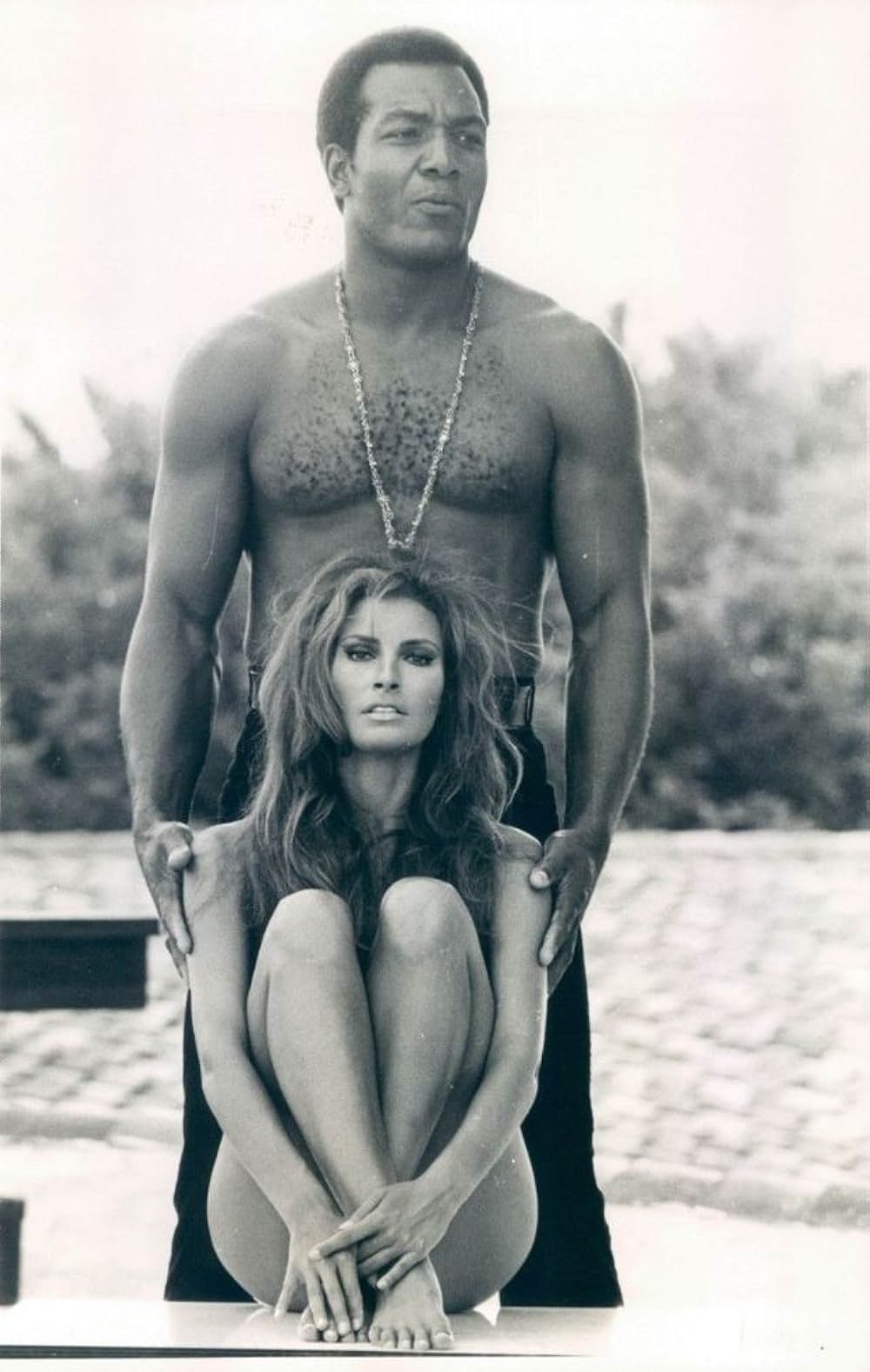 100挺のライフルの画像