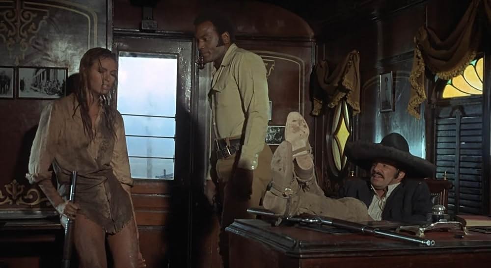 100挺のライフルの画像