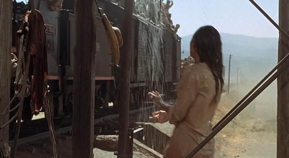 100挺のライフルの画像