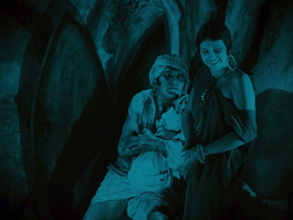 裏町の怪老窟の画像