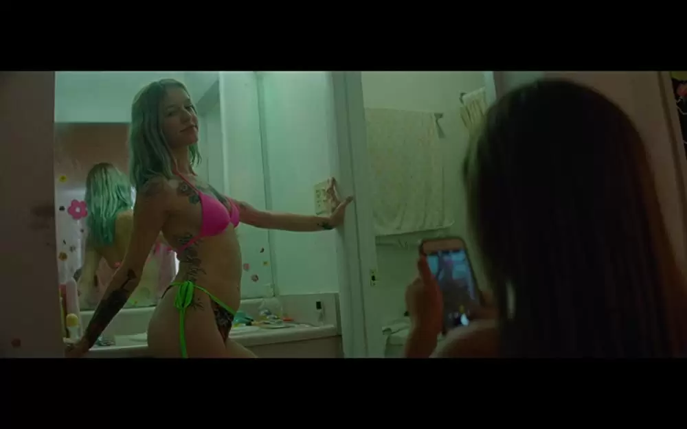 「フロリダ・プロジェクト 真夏の魔法」ブルックリン・プリンス & ブリア・ビネイトの画像