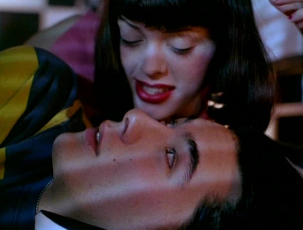 「ドゥーム・ジェネレーション」ローズ・マッゴーワン & ジェームズ・デュバルの画像