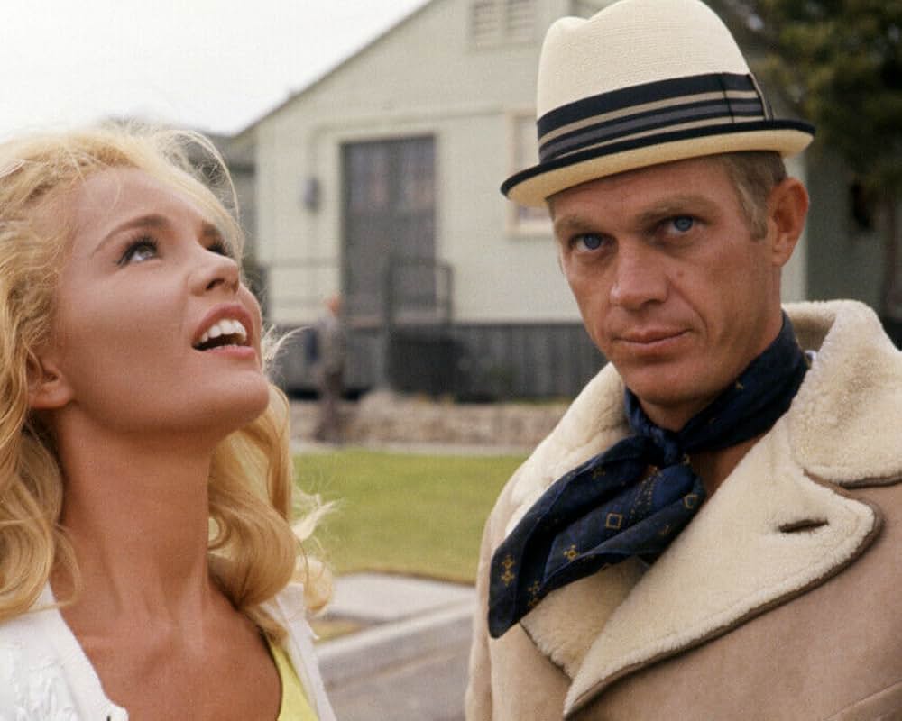 雨の中の兵隊の画像