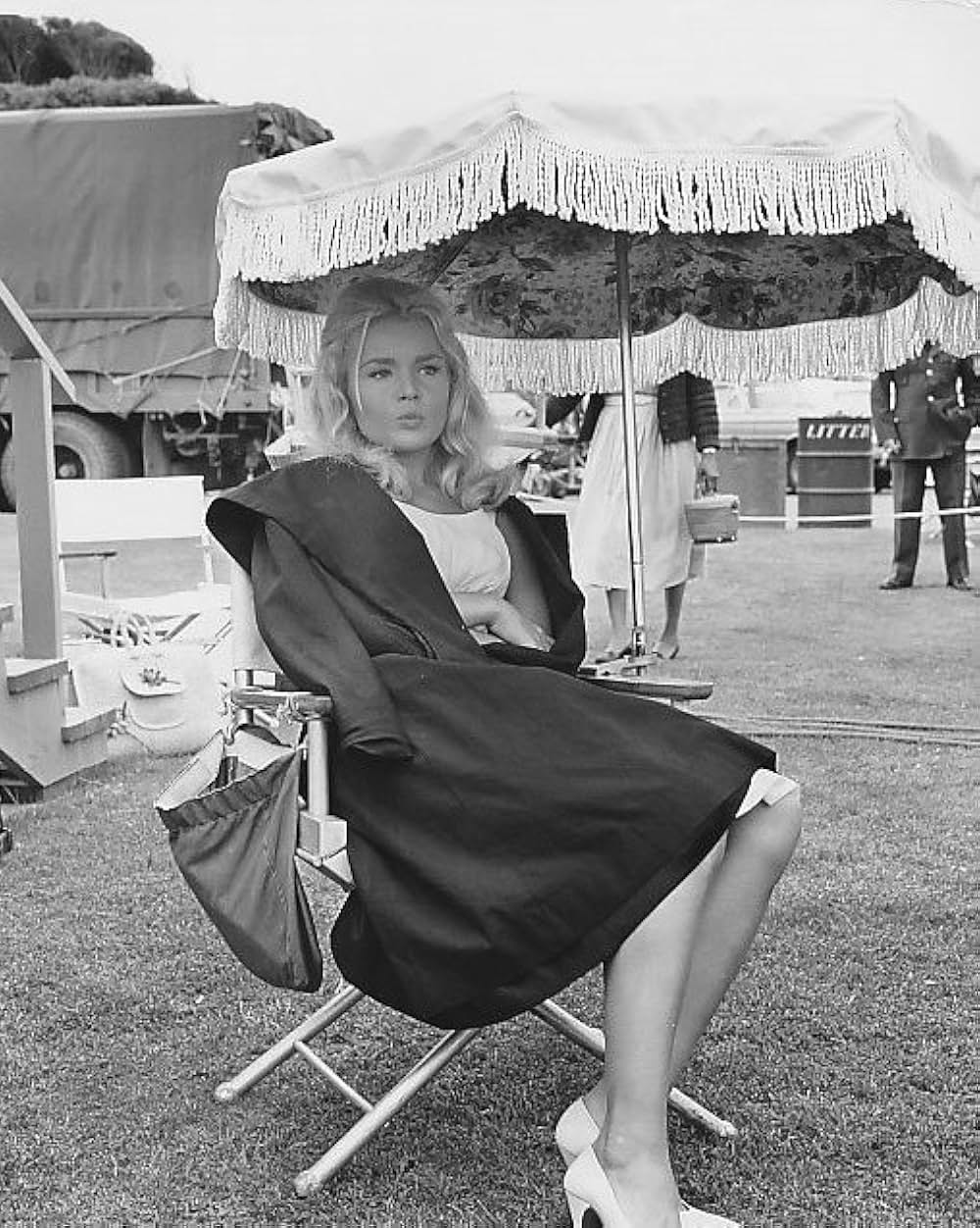 雨の中の兵隊の画像