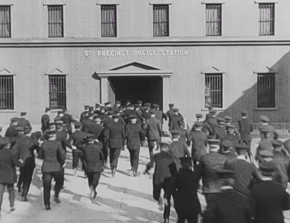 キートンの警官騒動の画像