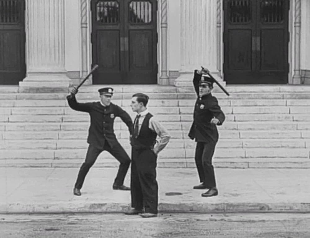 キートンの警官騒動の画像