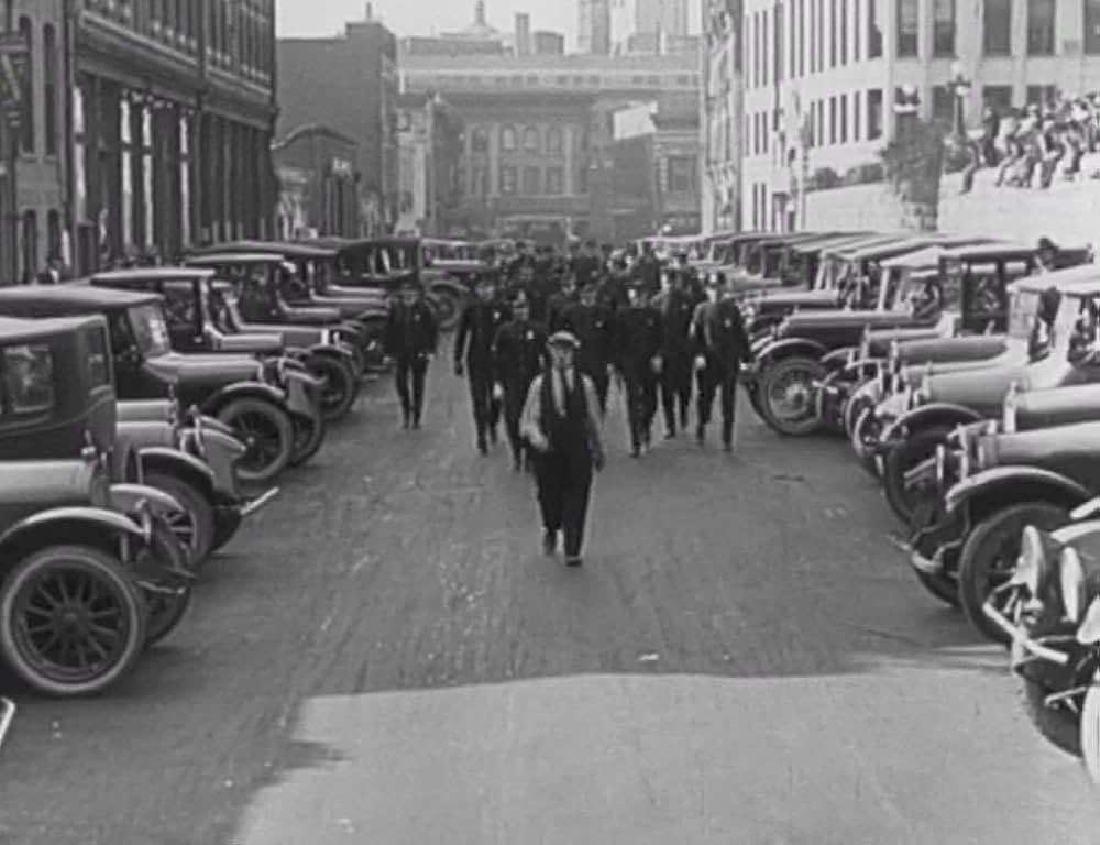 キートンの警官騒動の画像