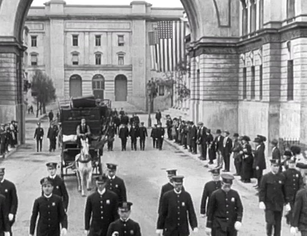 キートンの警官騒動の画像