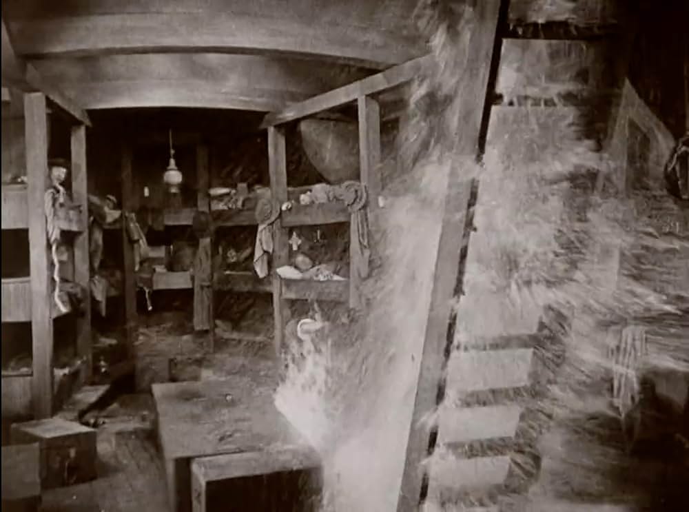 戦艦くろがね号の画像