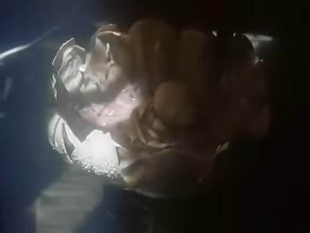 血に飢えた白い砂浜／ブラッド・ビーチ／謎の巨大生物！ギャルまるかじりの画像