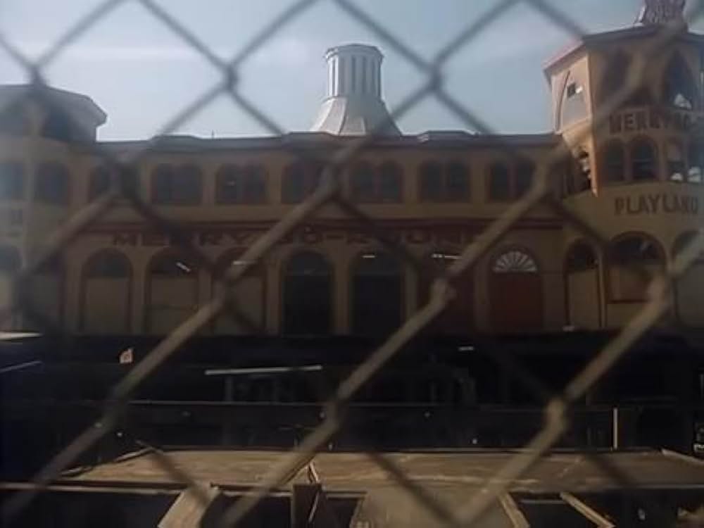 血に飢えた白い砂浜／ブラッド・ビーチ／謎の巨大生物！ギャルまるかじりの画像