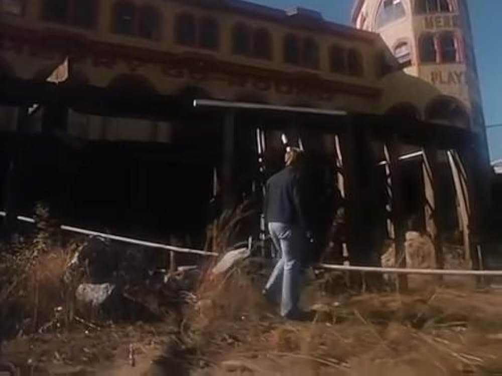 血に飢えた白い砂浜／ブラッド・ビーチ／謎の巨大生物！ギャルまるかじりの画像