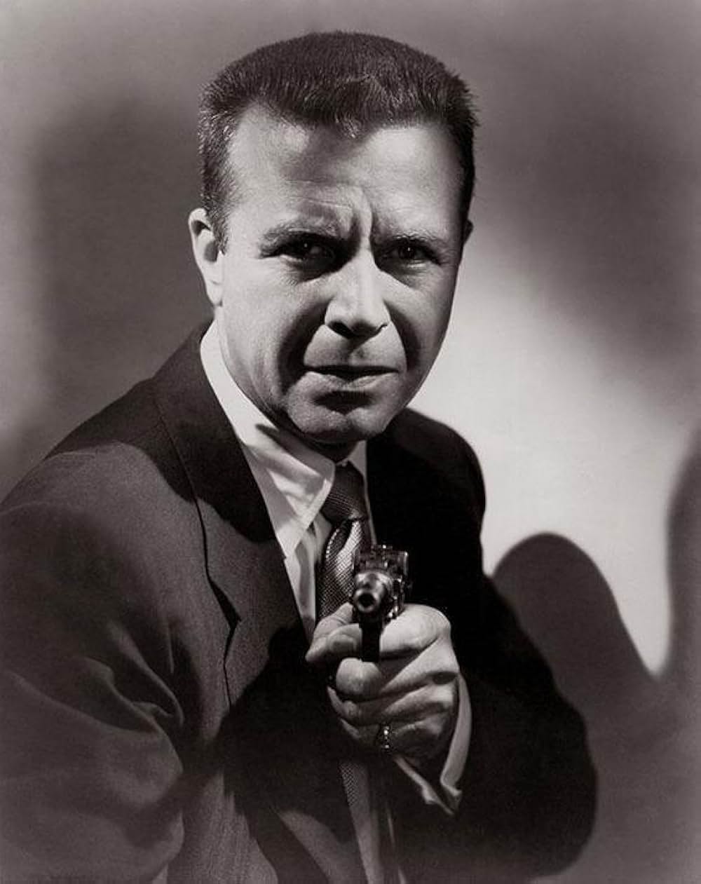 影を追う男の画像