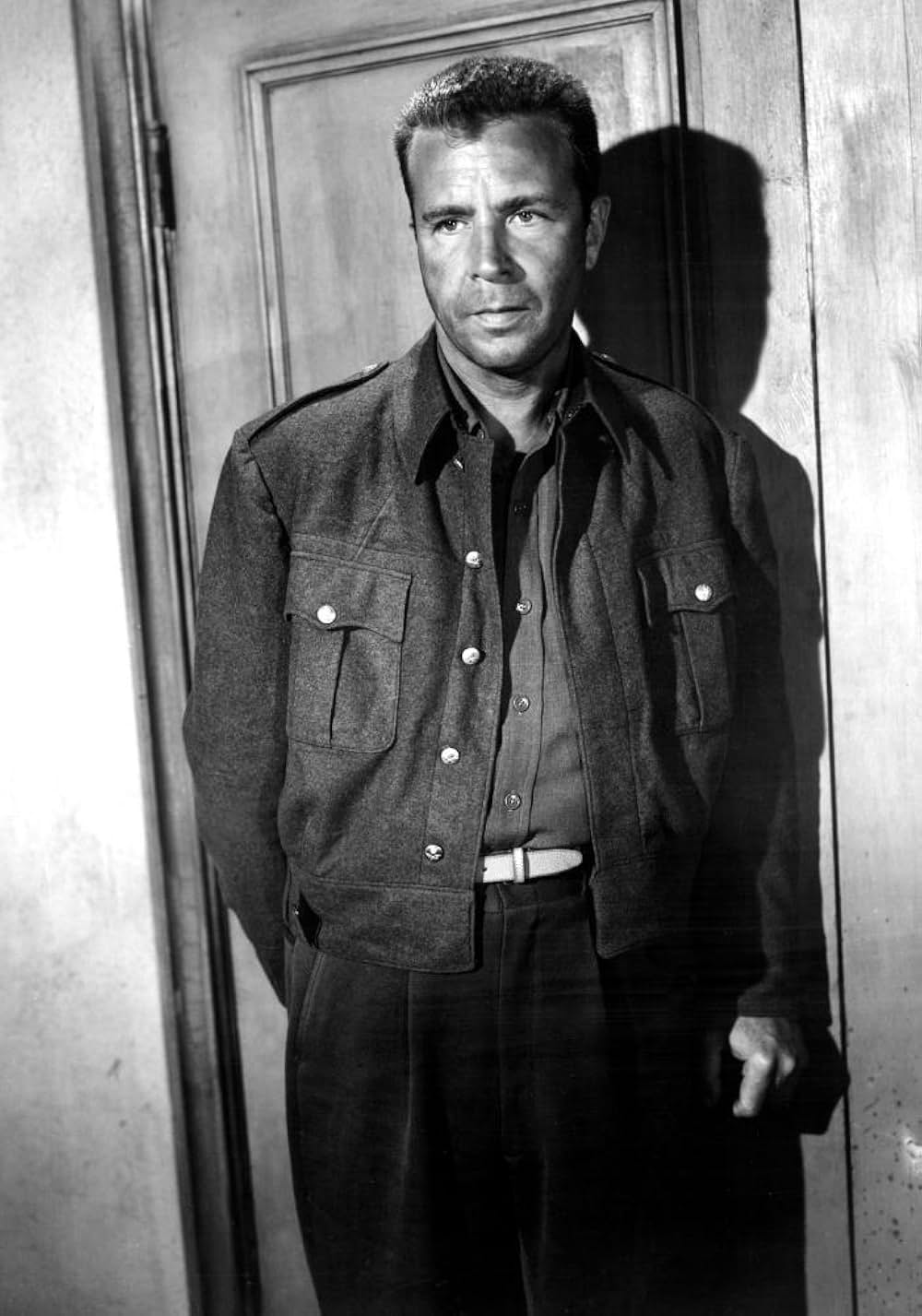 影を追う男の画像