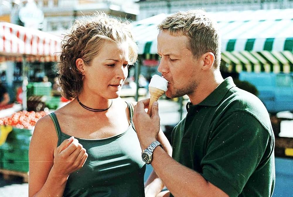 愛ではないすべて 貞節は欲望の怠慢。の画像