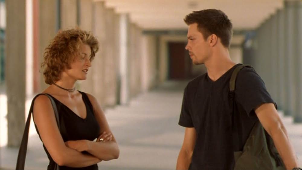 愛ではないすべて 貞節は欲望の怠慢。の画像