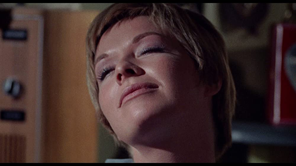 「甘い抱擁」スザンナ・ヨークの画像