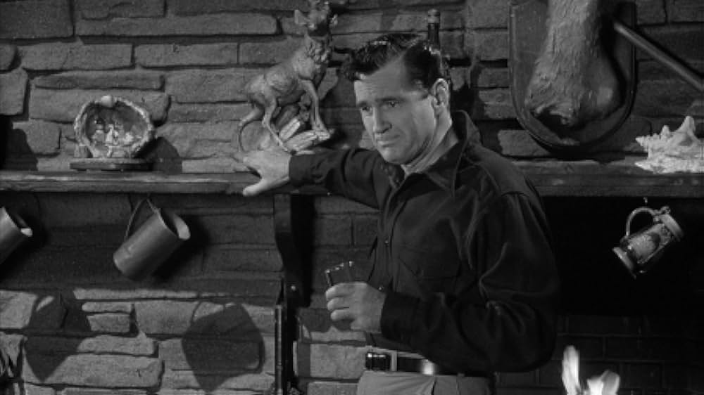 人類危機一髪！巨大怪鳥の爪の画像