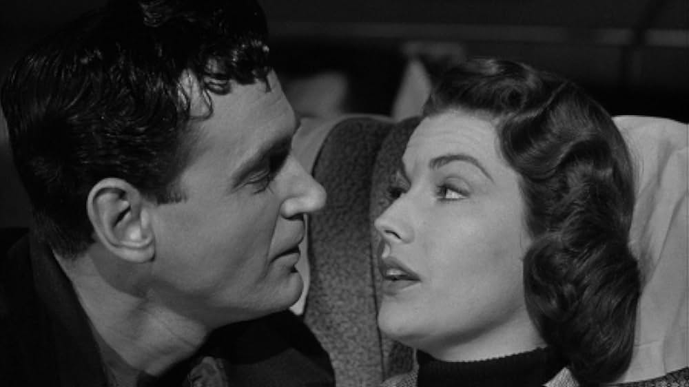 人類危機一髪！巨大怪鳥の爪の画像