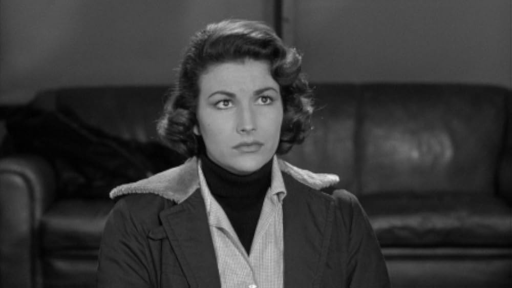 人類危機一髪！巨大怪鳥の爪の画像