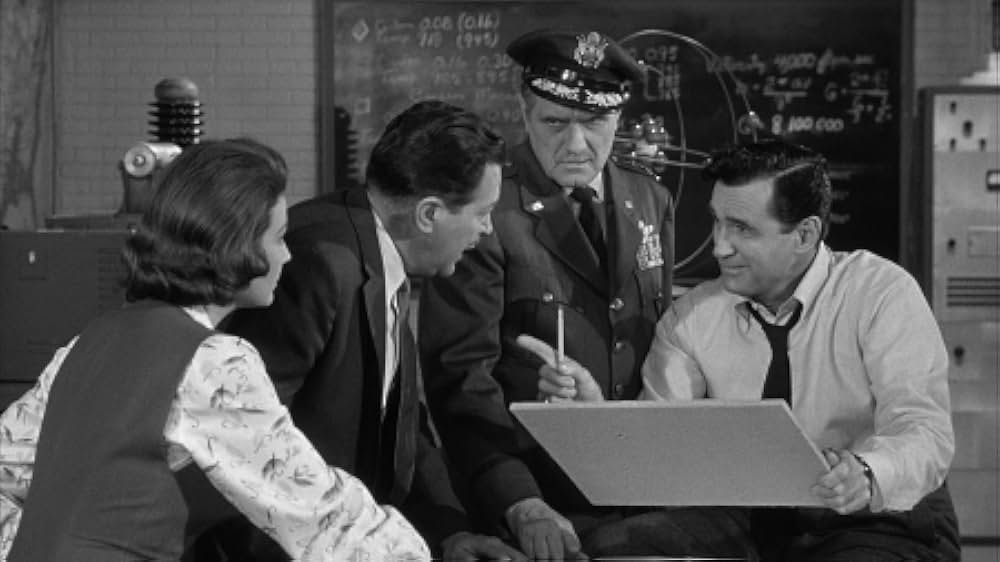 人類危機一髪！巨大怪鳥の爪の画像