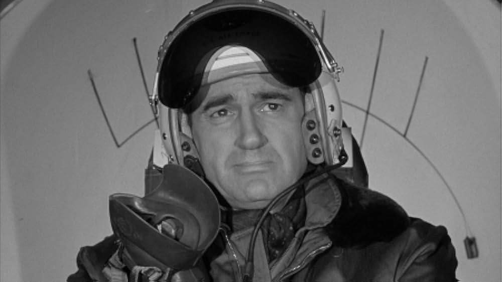 人類危機一髪！巨大怪鳥の爪の画像