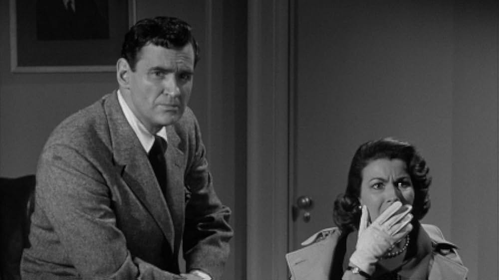 人類危機一髪！巨大怪鳥の爪の画像