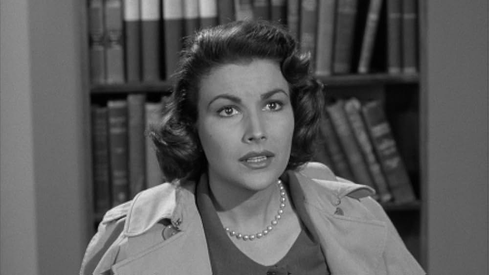 人類危機一髪！巨大怪鳥の爪の画像