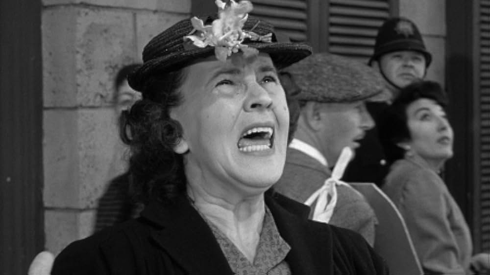 人類危機一髪！巨大怪鳥の爪の画像