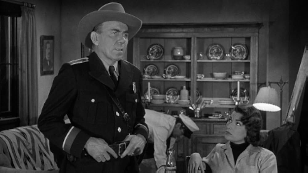 人類危機一髪！巨大怪鳥の爪の画像