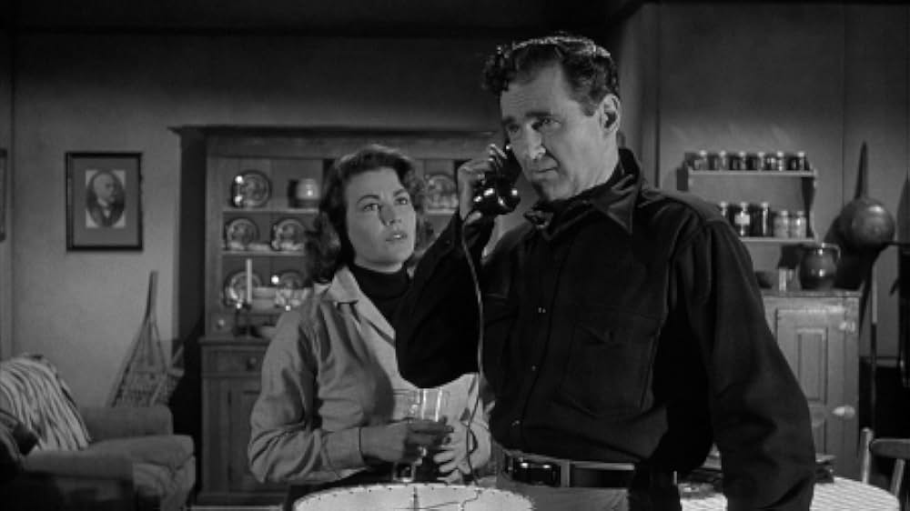 人類危機一髪！巨大怪鳥の爪の画像