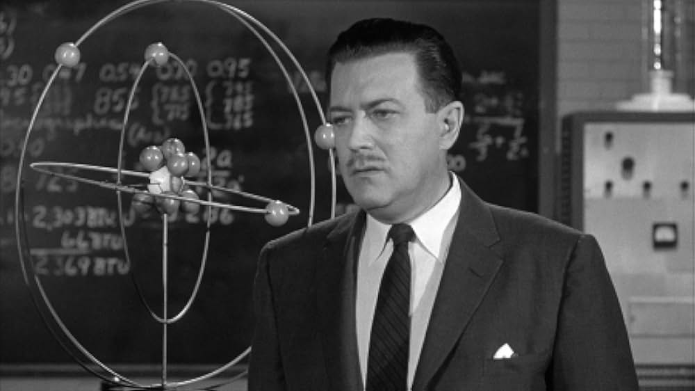 人類危機一髪！巨大怪鳥の爪の画像