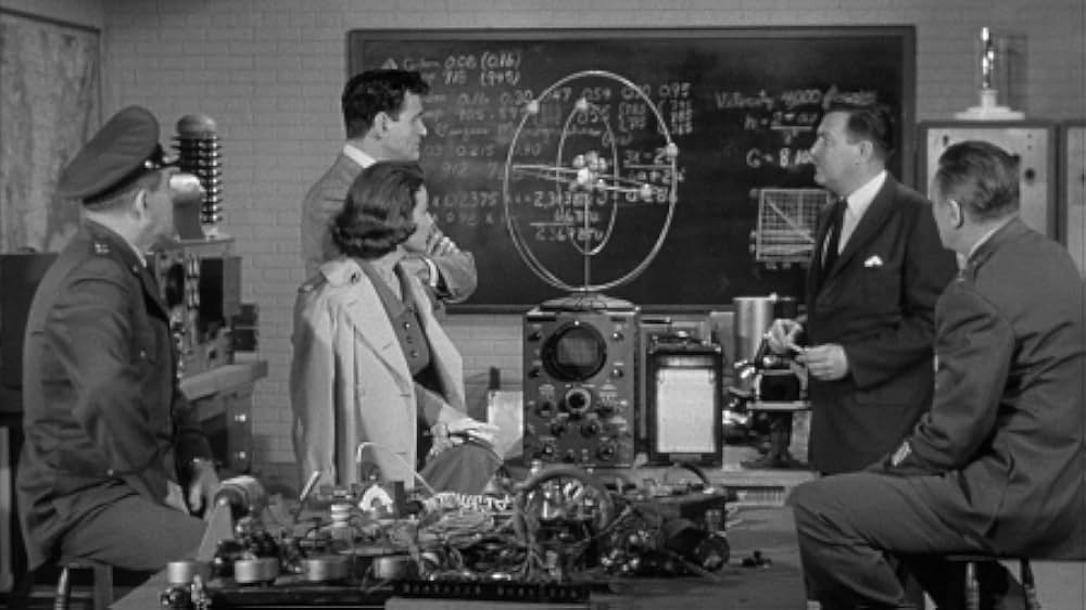 人類危機一髪！巨大怪鳥の爪の画像